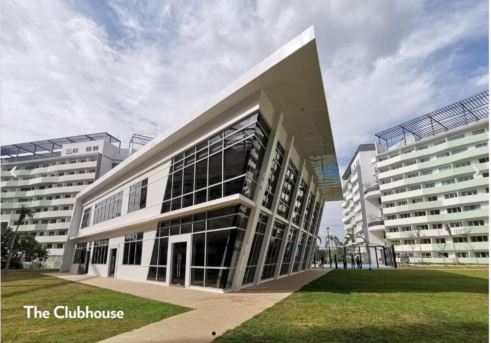 The Residences At Commonwealth By Century Properties Quezon City Exteriér fotografie